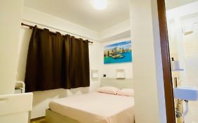 Petite Room